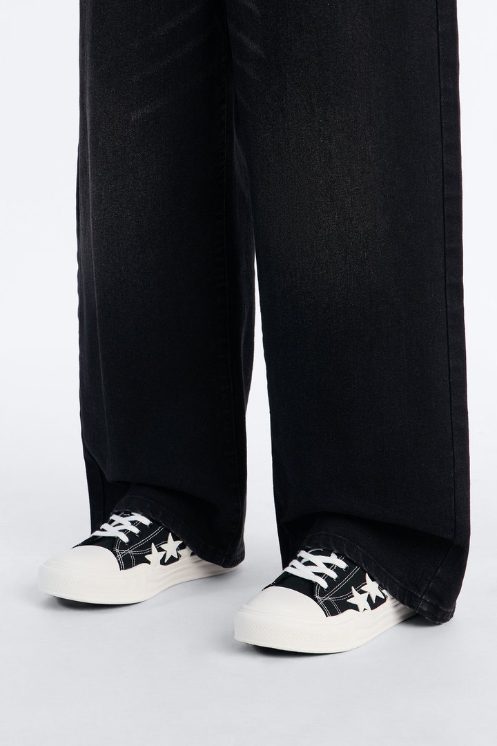 Running With The Stars Low Top Sneakers - Black