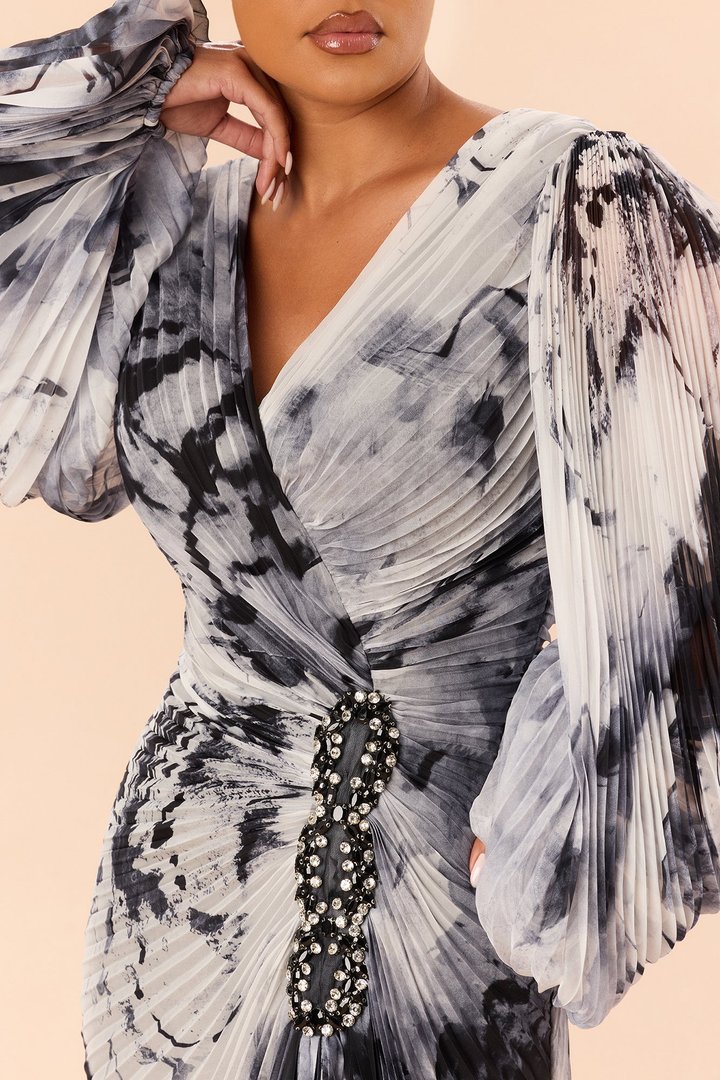 Luna Pleated Maxi Dress - Black/White