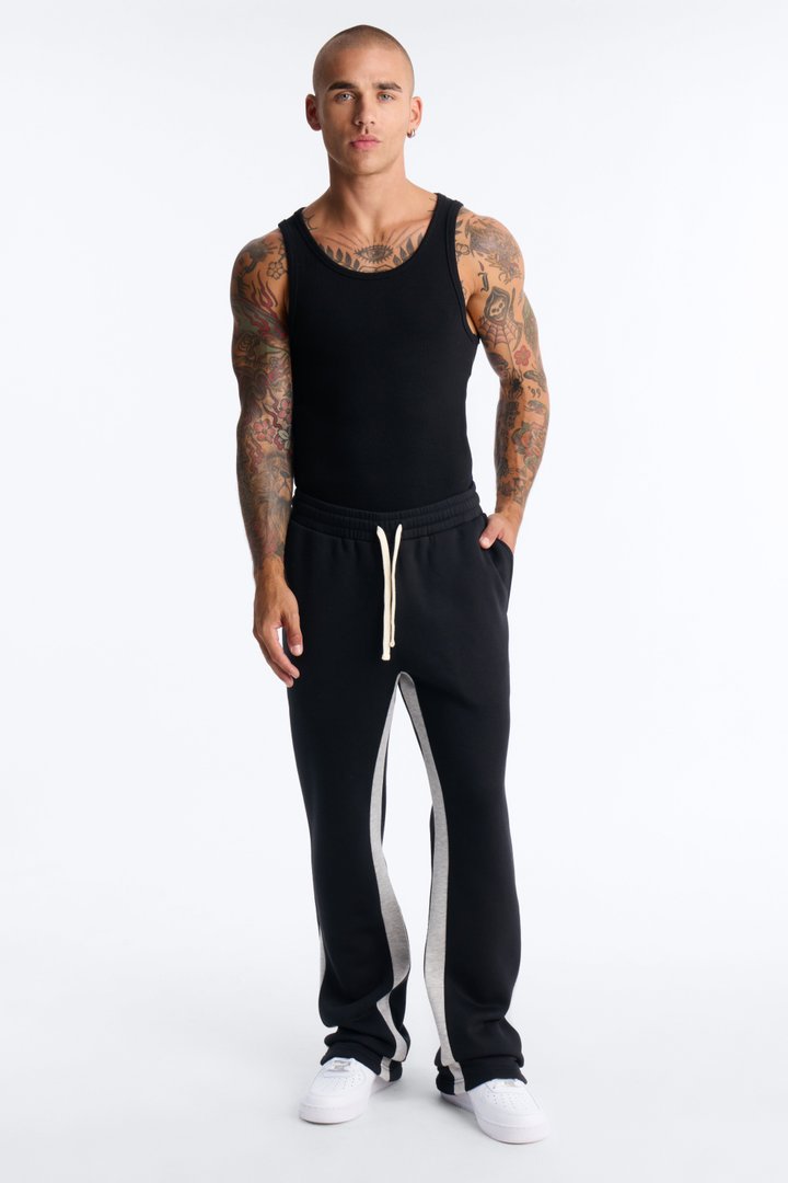Tayson Flared Sweatpants - Black