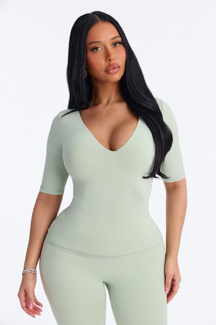 Second Skin Deep U Neck Elbow Sleeve Top - Mint