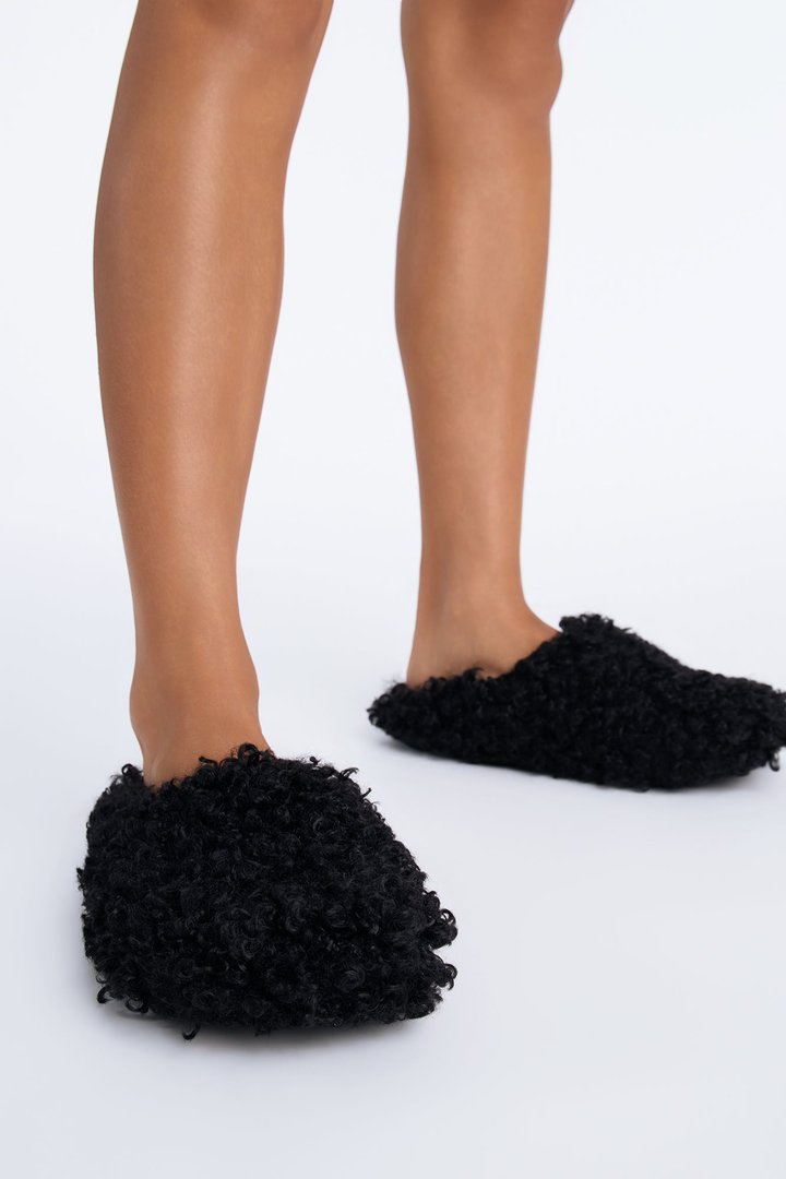 Kari Sherpa Flats - Black
