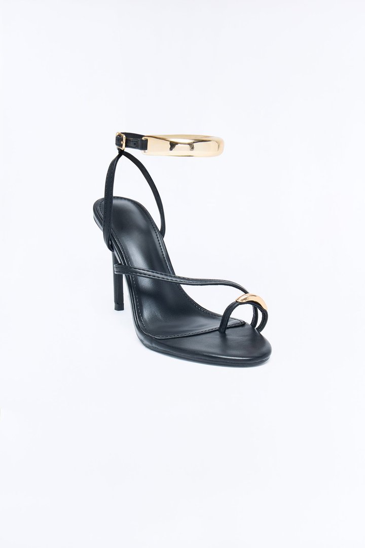 Harmonie Hardware Toe Ring Heels - Black