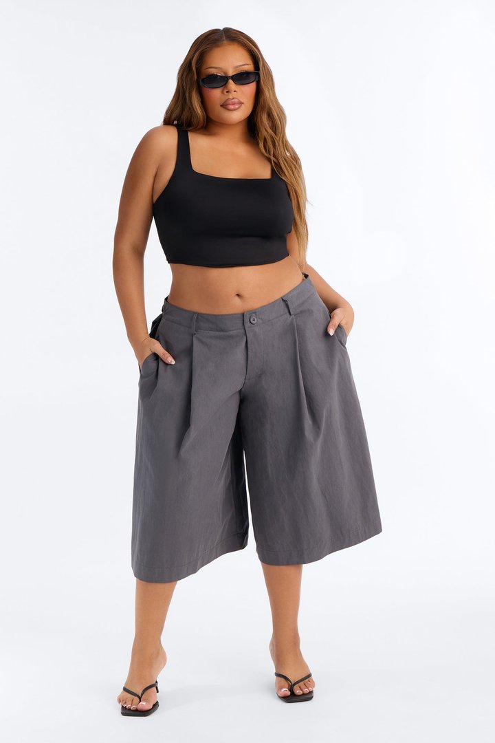 Caro Pleated Barrel Leg Bermuda Short - Charcoal