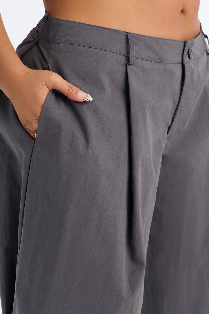 Caro Pleated Barrel Leg Bermuda Short - Charcoal