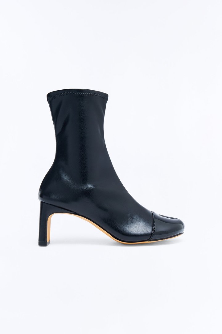 More Kicks Tabi Booties - Black/Black