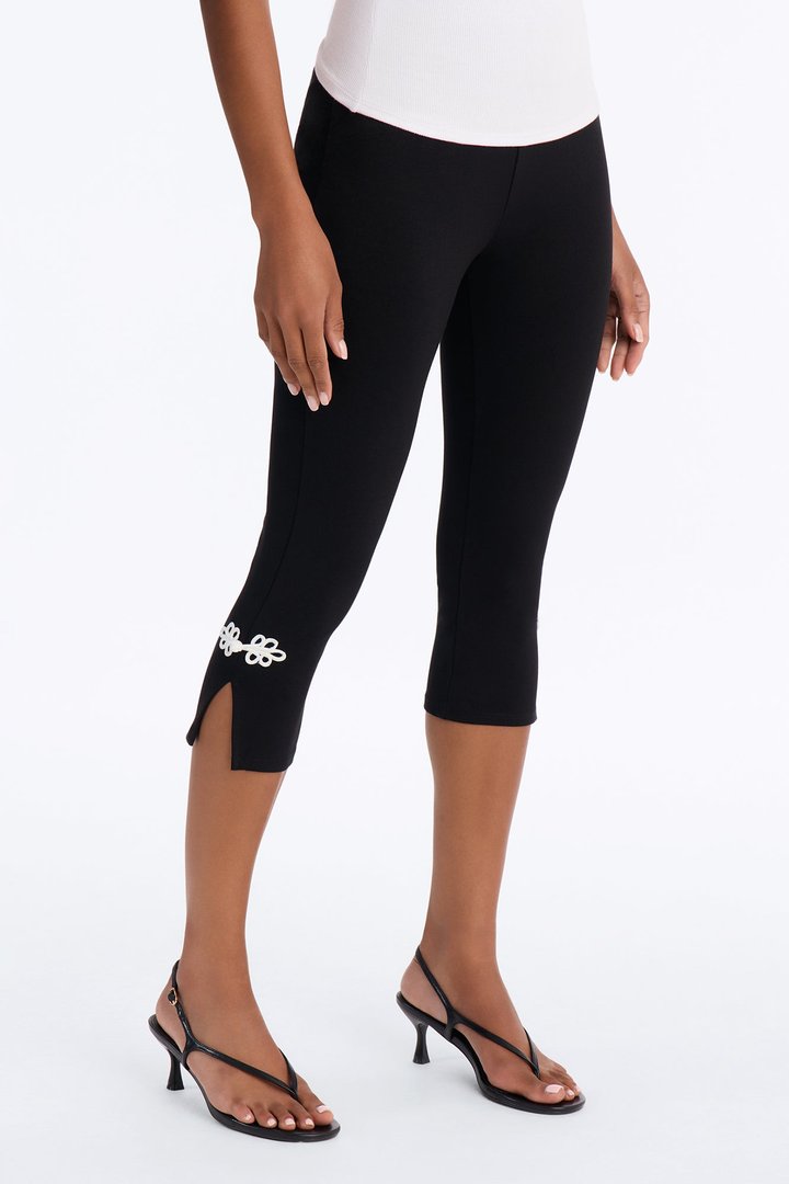 Poppy Ponte Split Hem Frog Closure Capri Leggings - Black/White