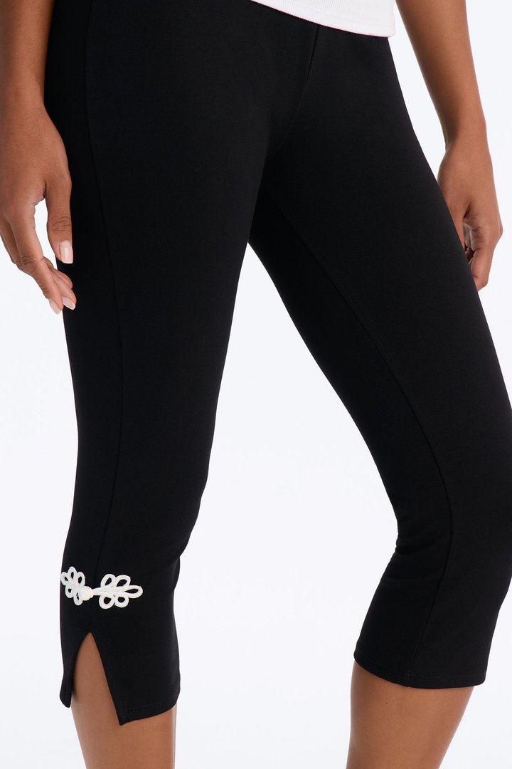 Poppy Ponte Split Hem Frog Closure Capri Leggings - Black/White