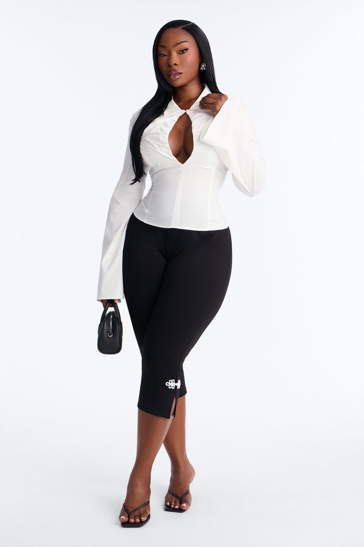 Poppy Ponte Split Hem Frog Closure Capri Leggings - Black/White