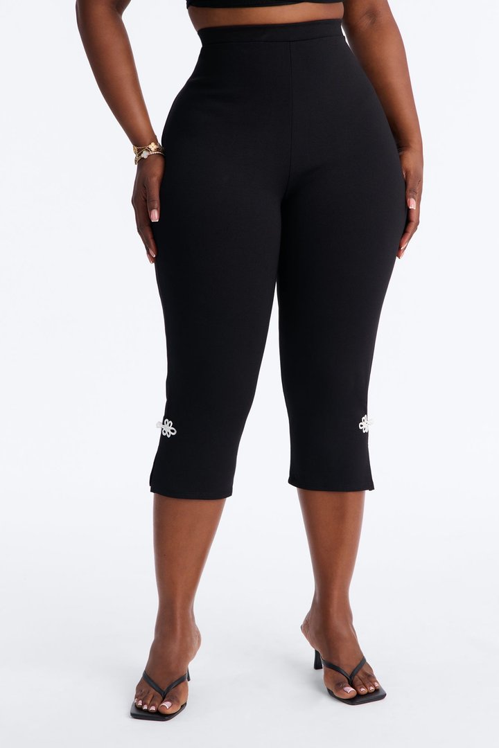 Poppy Ponte Split Hem Frog Closure Capri Leggings - Black/White
