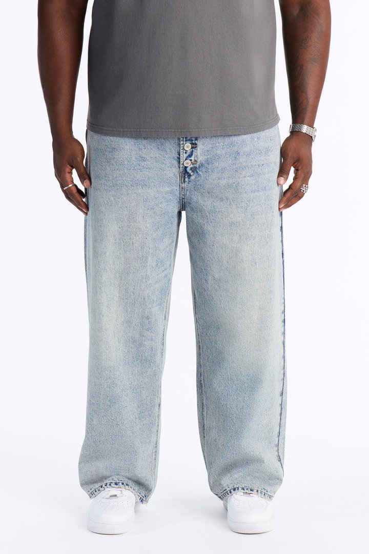 Baggy Button Riot Jeans - Light Blue Wash