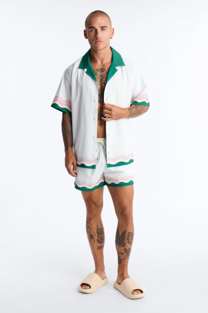 Maison Riviera Border Print Swim Trunk 4″ - Green/combo