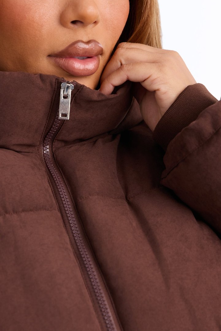 In The Middle Of The City Puffer Jacket - Chocolate