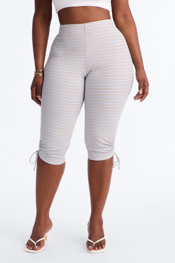 Rowen Mid Rise Ruched Ribbed Capri Leggings - Blue/combo