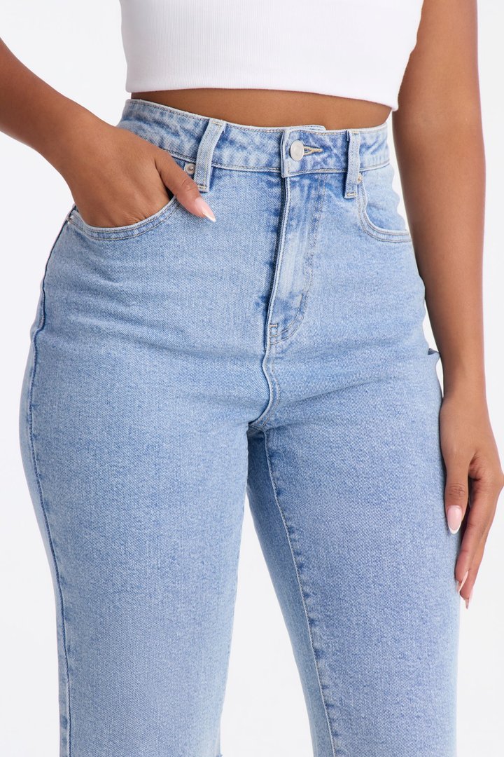 Best 90s Life Stretch Bermuda Shorts - Medium Wash