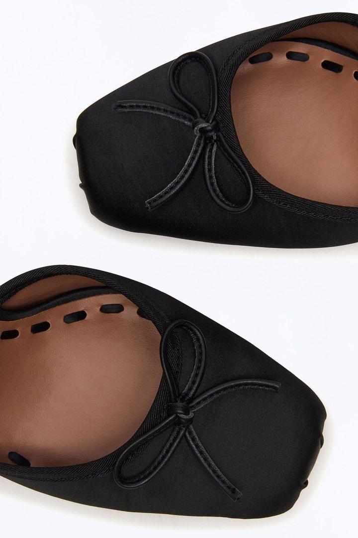 Steve Madden Larina Satin Pumps - Black