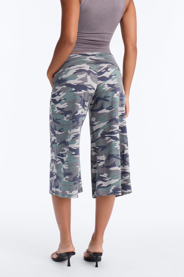 Kiki Camoflauge Low Rise Foldover Gaucho Pant - Green/combo