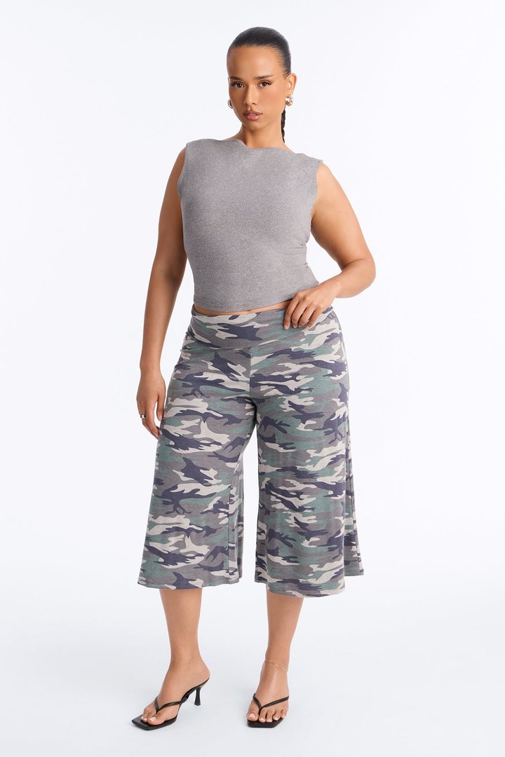 Kiki Camoflauge Low Rise Foldover Gaucho Pant - Green/combo