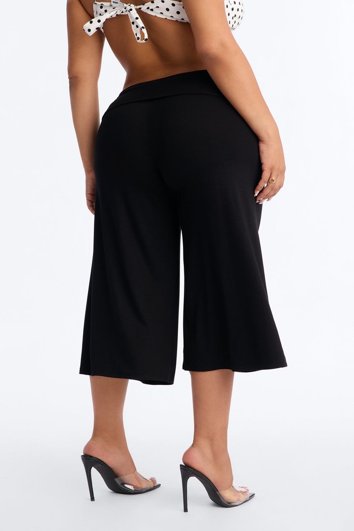 Kiki Low Rise Foldover Gaucho Pant - Black