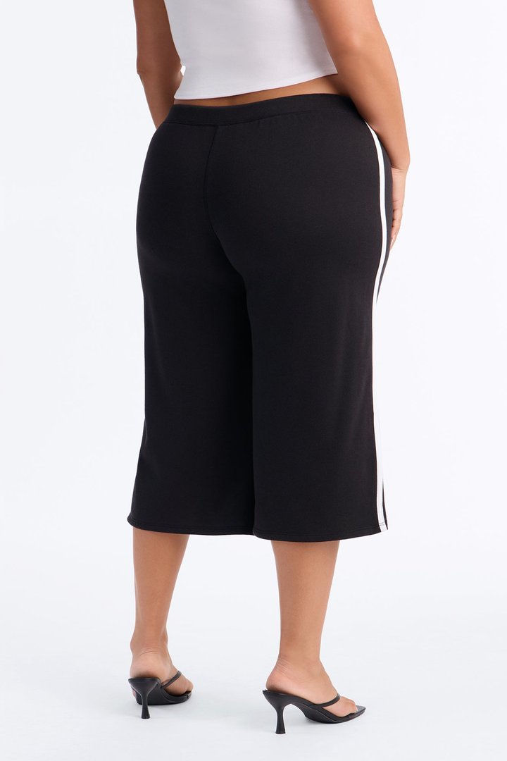 Chloe French Terry Lounge Capri - Black