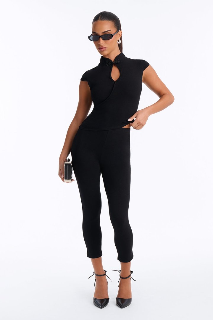 Sara Frog Clasp Capri Set - Black