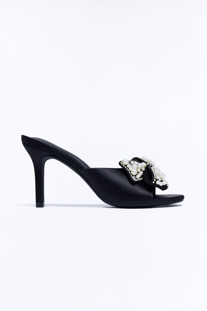 Get Into It Embellished Bow Heels - Black