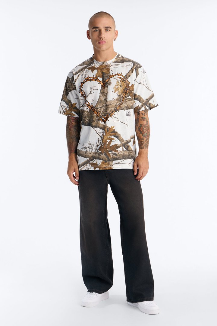 Real Tree Barbed Wire Heart Short Sleeve Tee - Camouflage