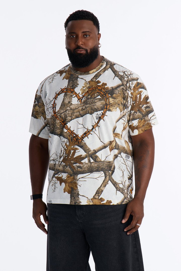 Real Tree Barbed Wire Heart Short Sleeve Tee - Camouflage