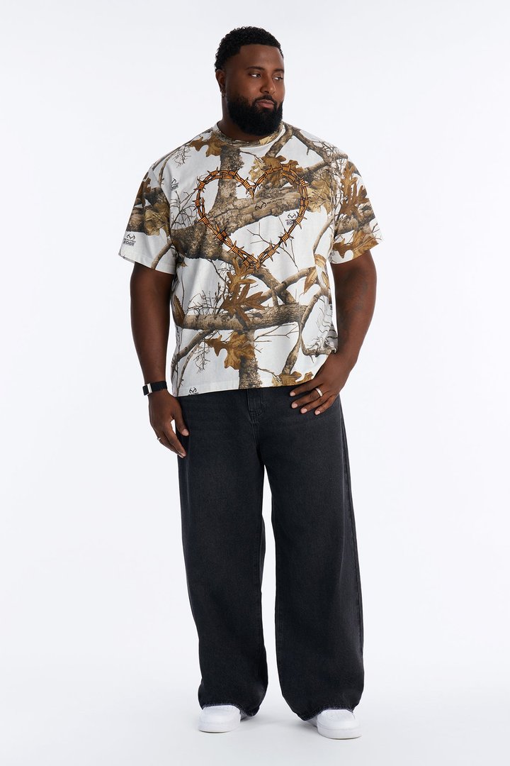 Real Tree Barbed Wire Heart Short Sleeve Tee - Camouflage