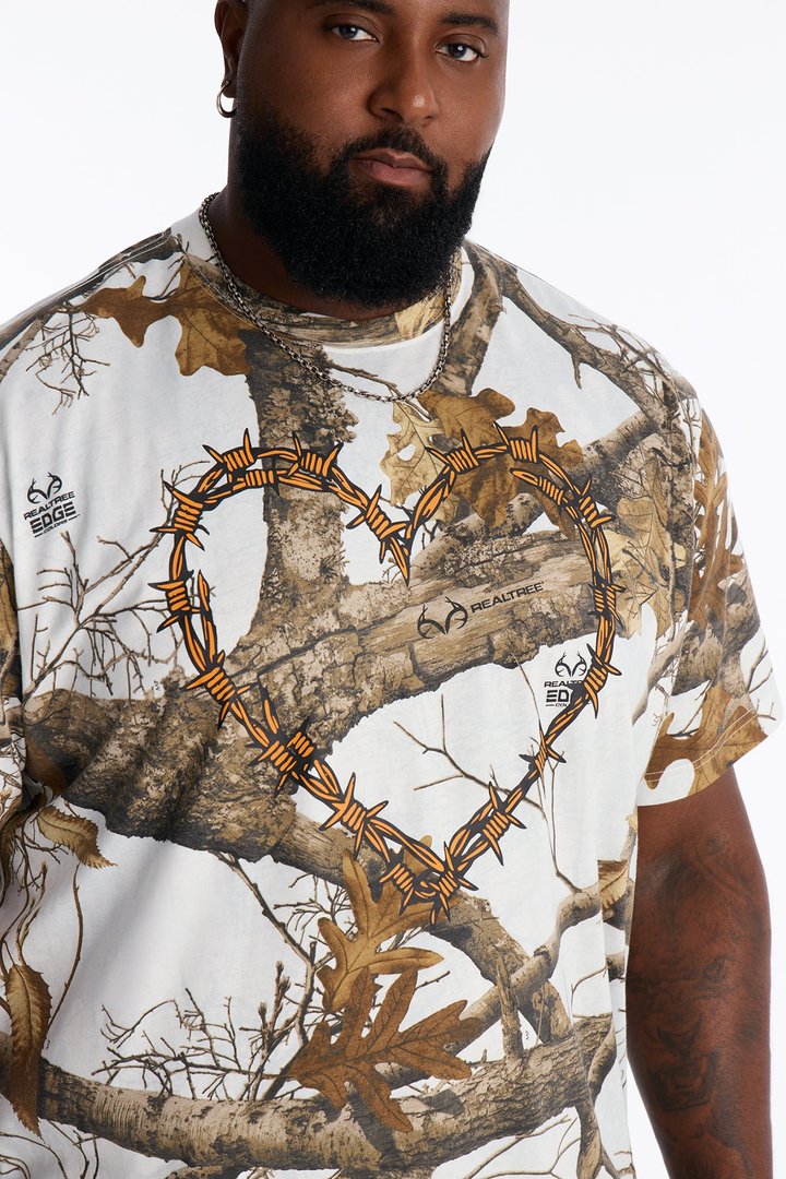 Real Tree Barbed Wire Heart Short Sleeve Tee - Camouflage