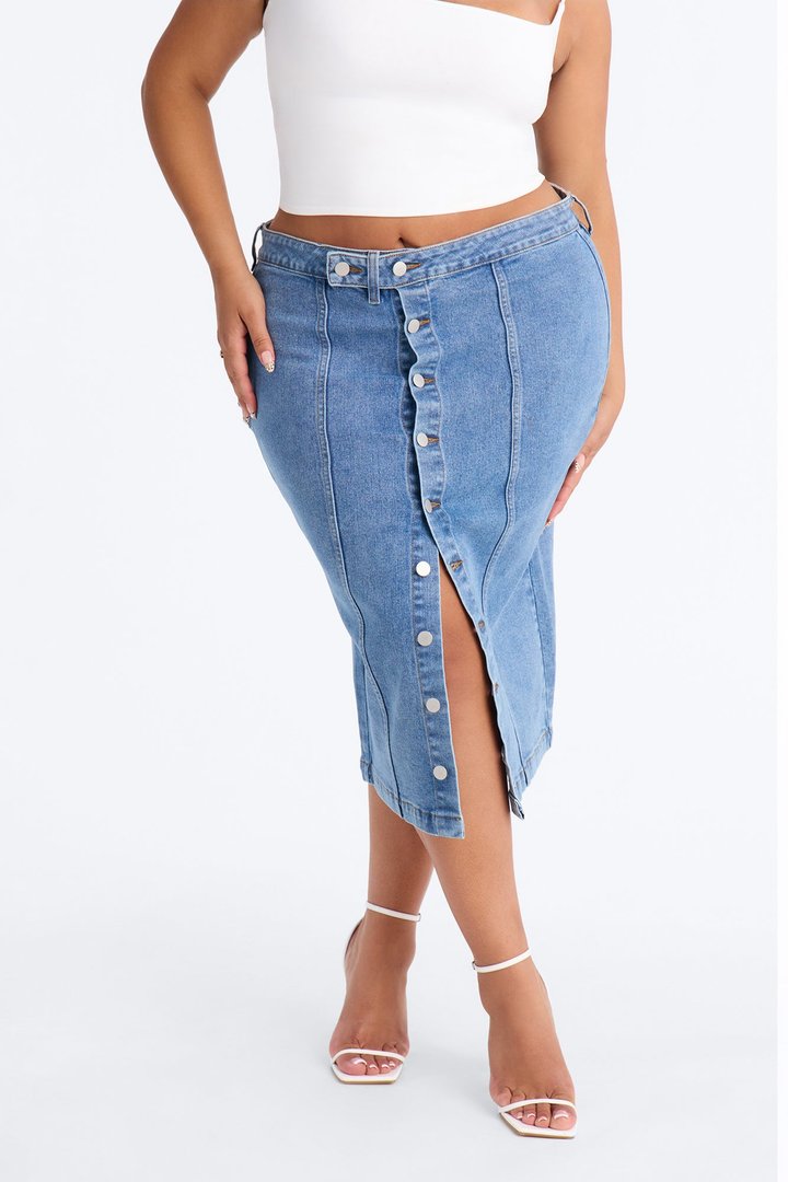Right On The Line Denim Midi Skirt - Medium Wash