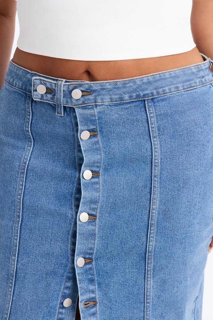 Right On The Line Denim Midi Skirt - Medium Wash