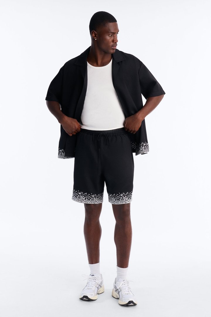 Relaxed Cascade Embroidered Short - Black/combo