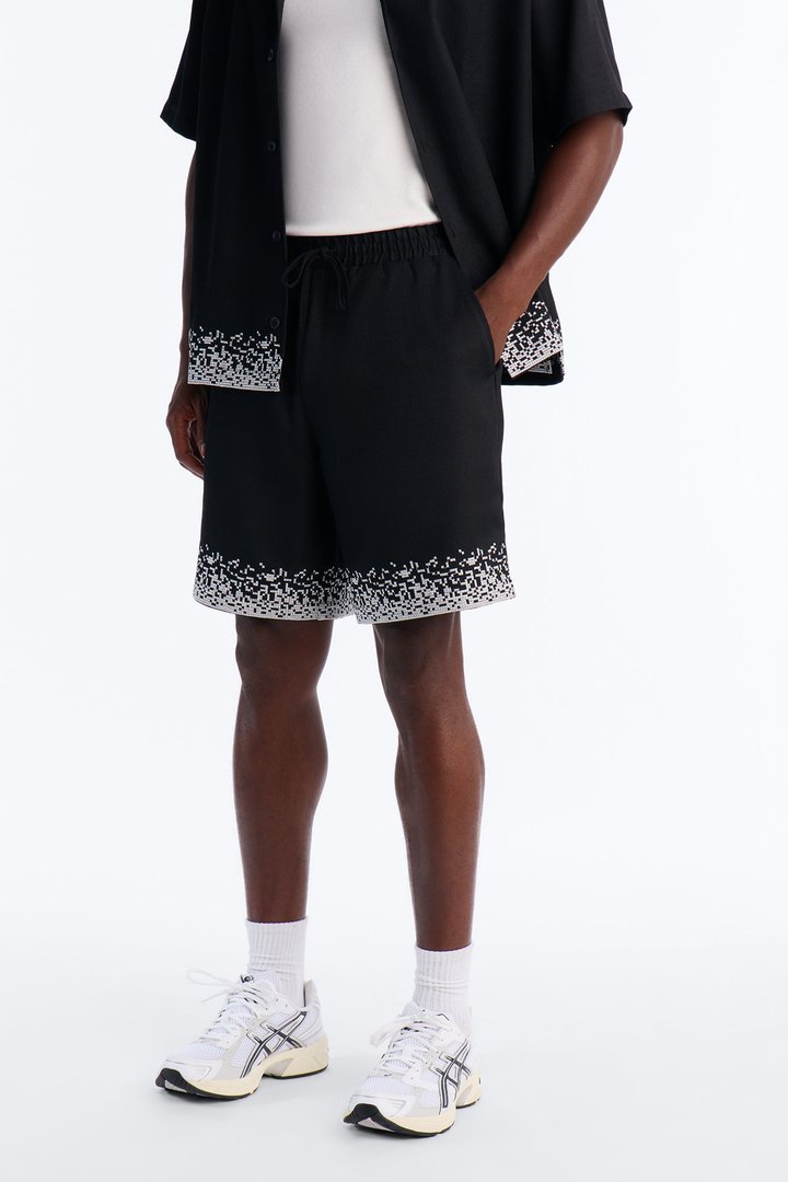 Relaxed Cascade Embroidered Short - Black/combo