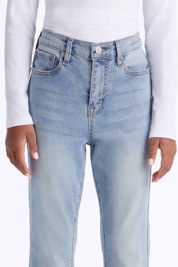 Mini San Diego Sculpting Stretch Flare Jeans - Light Wash