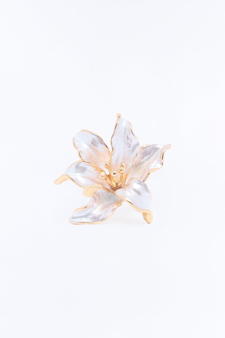 One Of A Kind Flower Ring - White/Gold