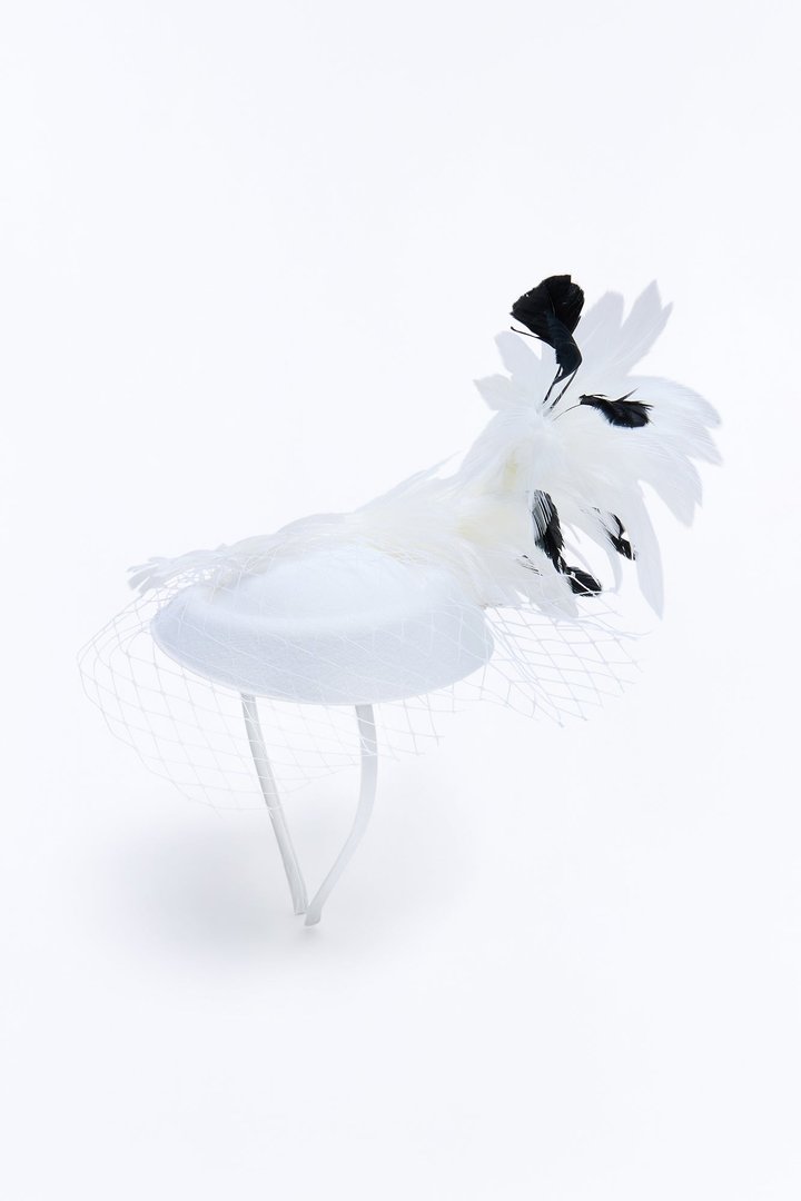 Main Act Fascinator - White