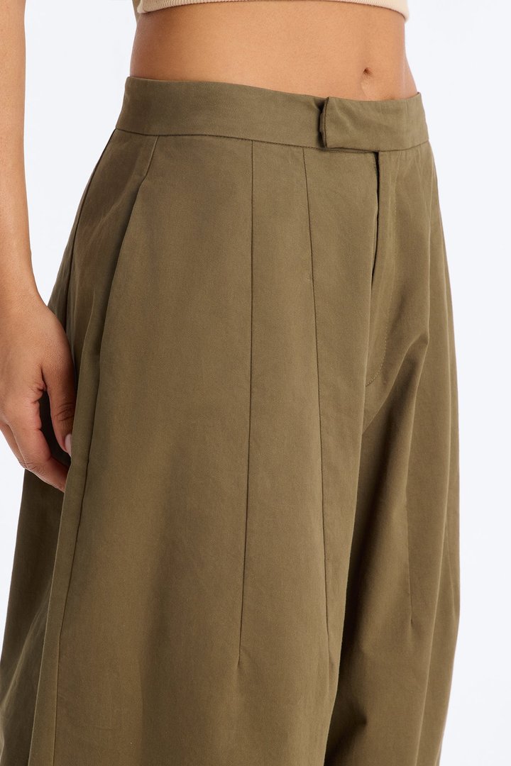 Cora High Rise Barrel Leg Pant 30″ - Olive