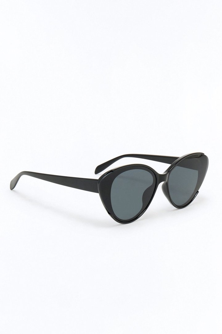 She Is The One Sunglasses - Black