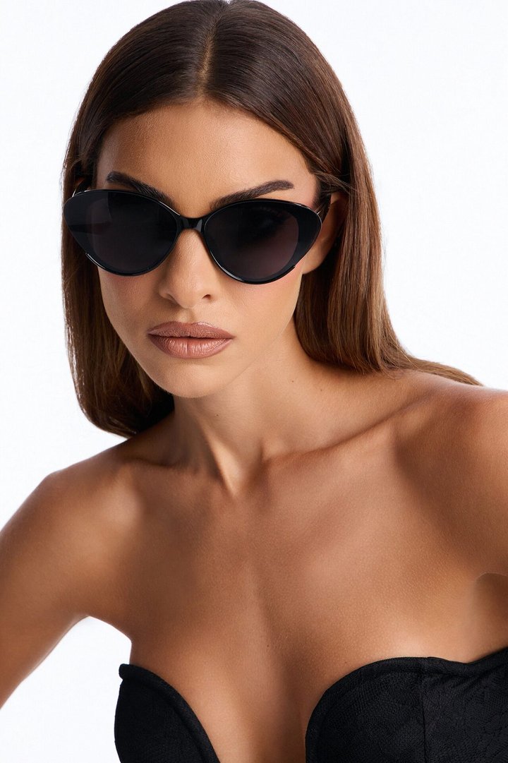 She Is The One Sunglasses - Black