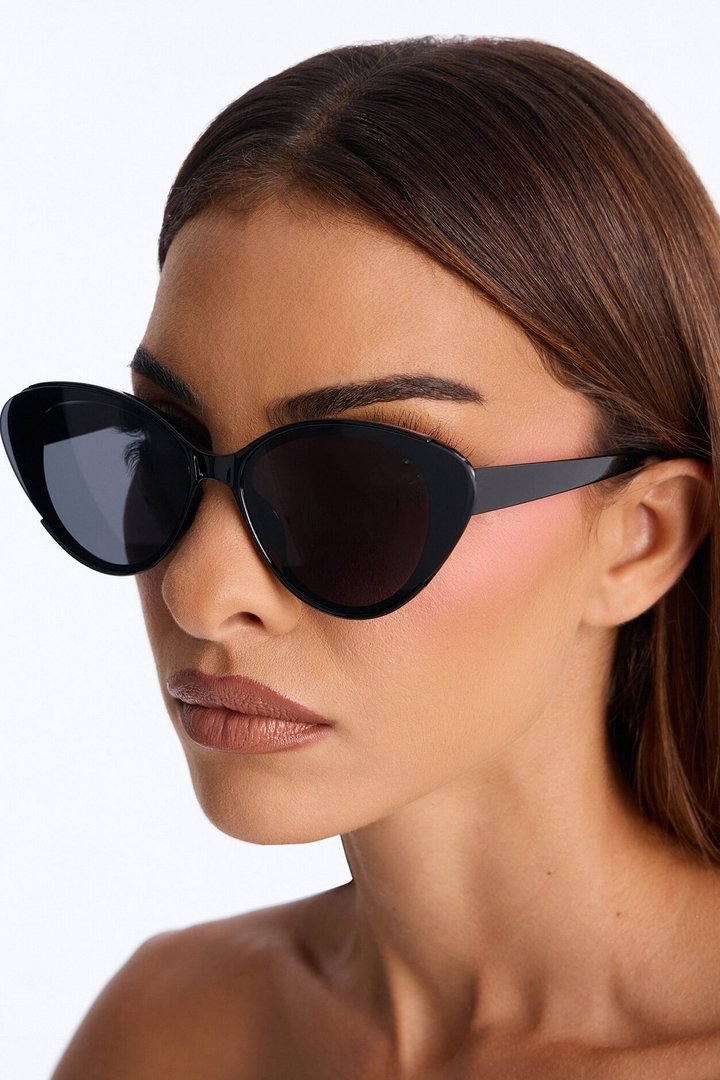 She Is The One Sunglasses - Black