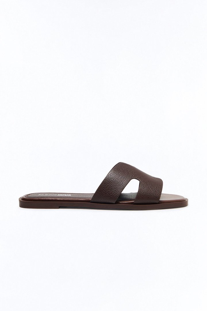Cutting Ties Flat Sandals - Chocolate