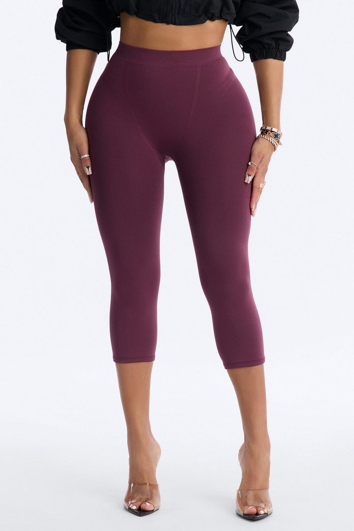 Seamless Smooth Double Lined Capri Pant - Plum