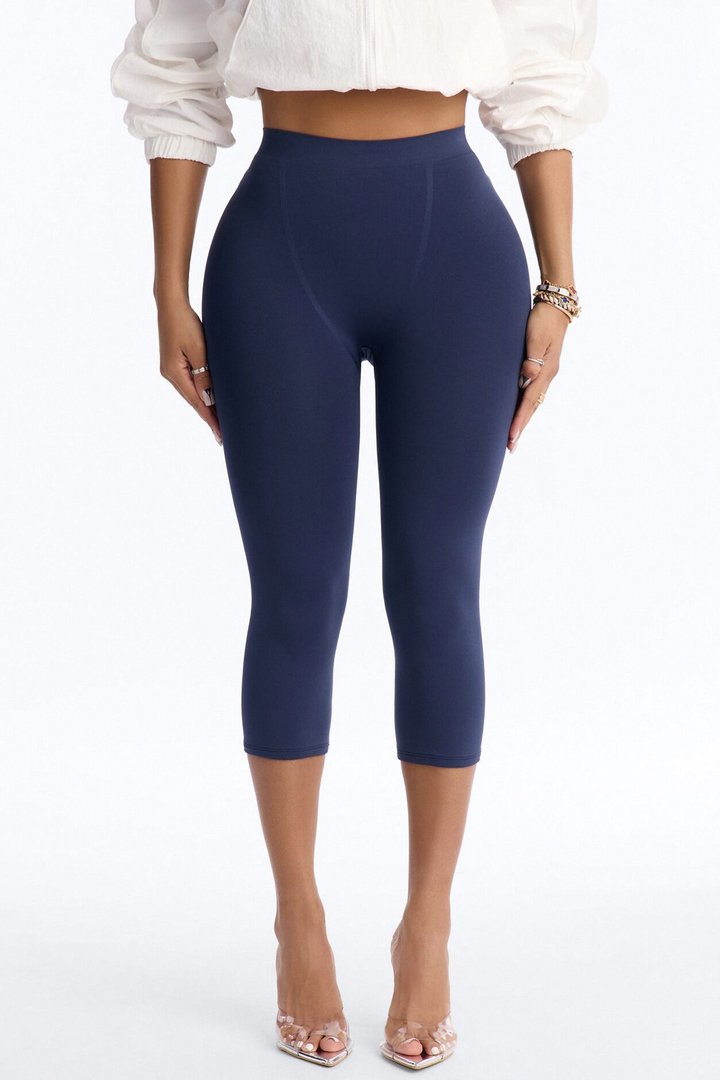Seamless Smooth Double Lined Capri Pant - Navy