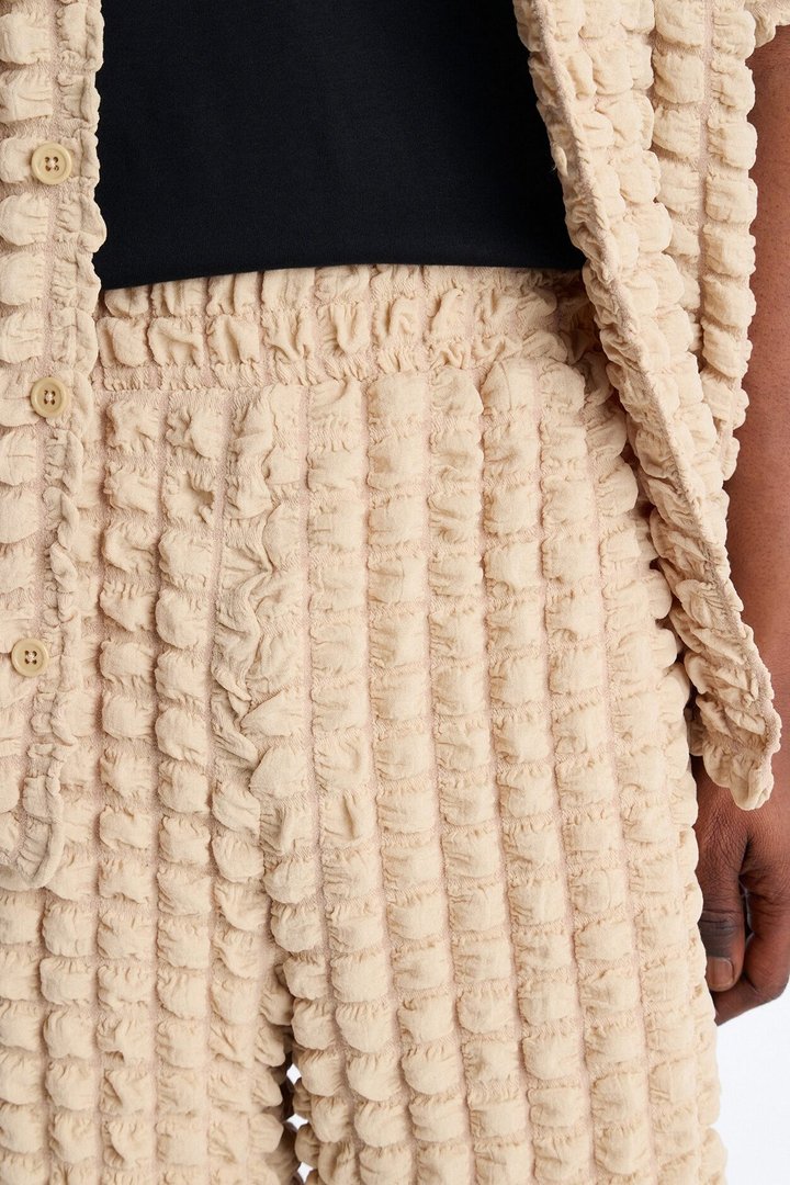 Relaxed Effervesce Textured Short - Tan
