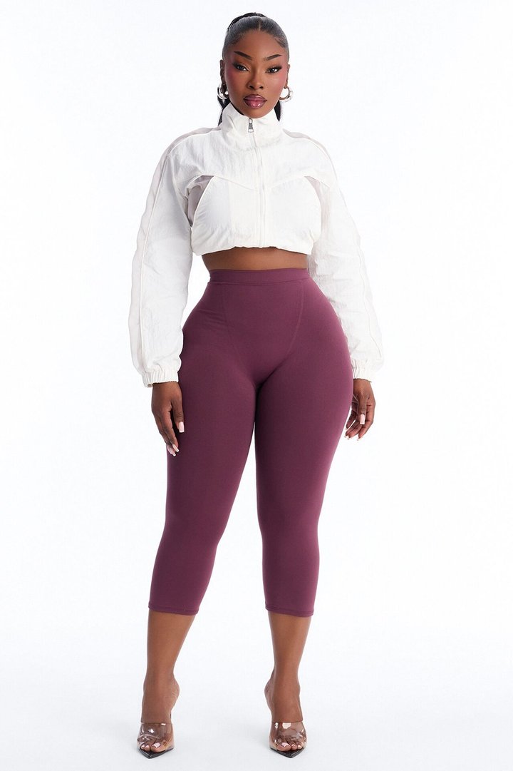 Seamless Smooth Double Lined Capri Pant - Plum