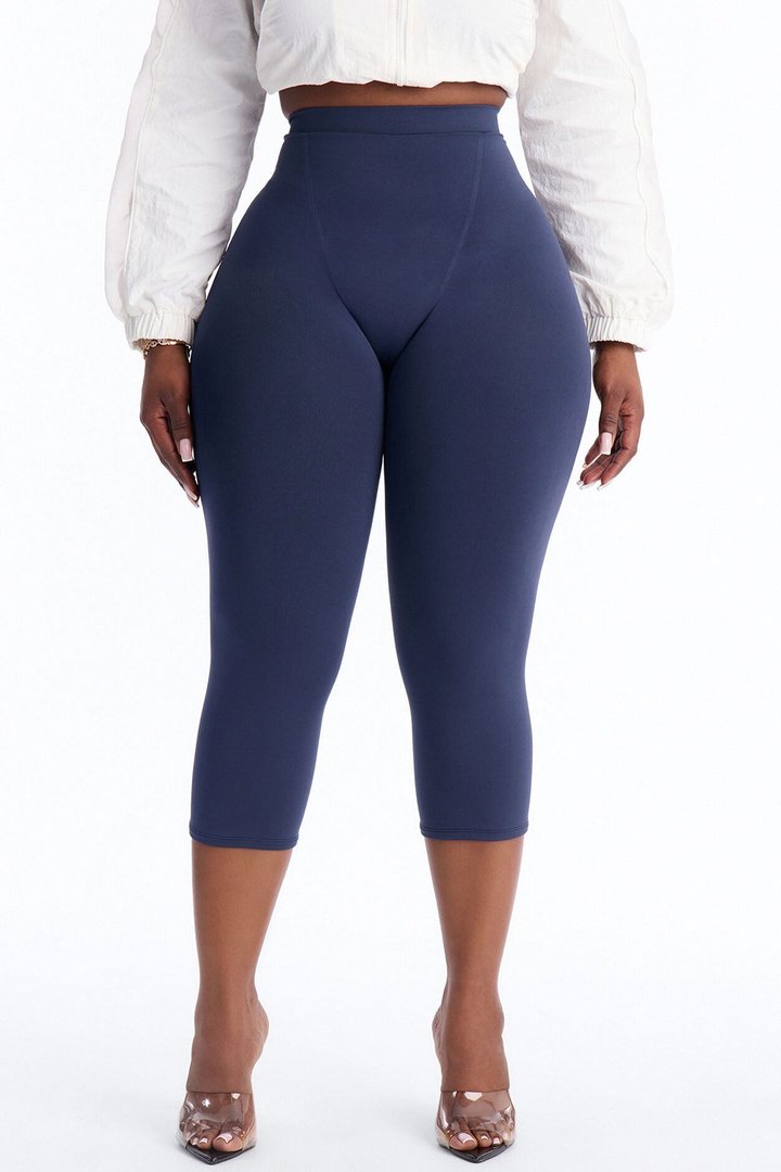Seamless Smooth Double Lined Capri Pant - Navy