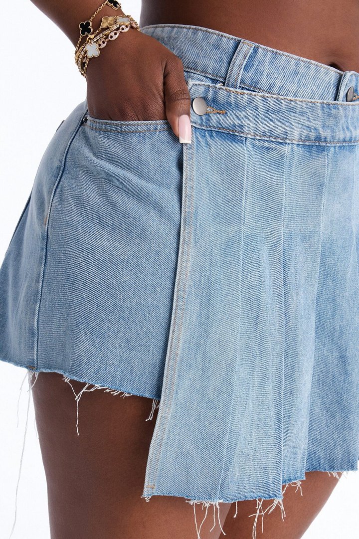 Phenomenal Flirt Pleated Denim Wrap Mini Skort - Medium Wash