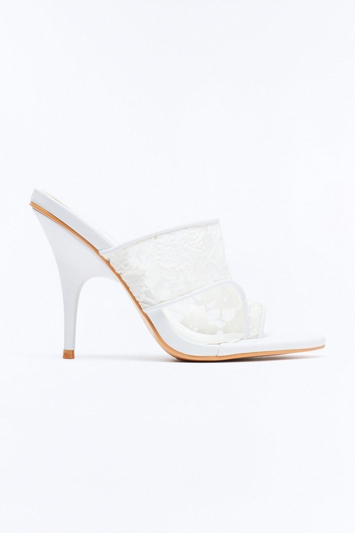 Bronya Toe Ring Lace Heels - White