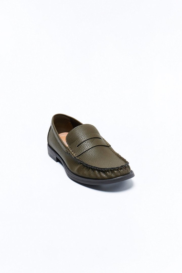 Pebble Texture Faux Leather Pleated Toe Loafer - Olive