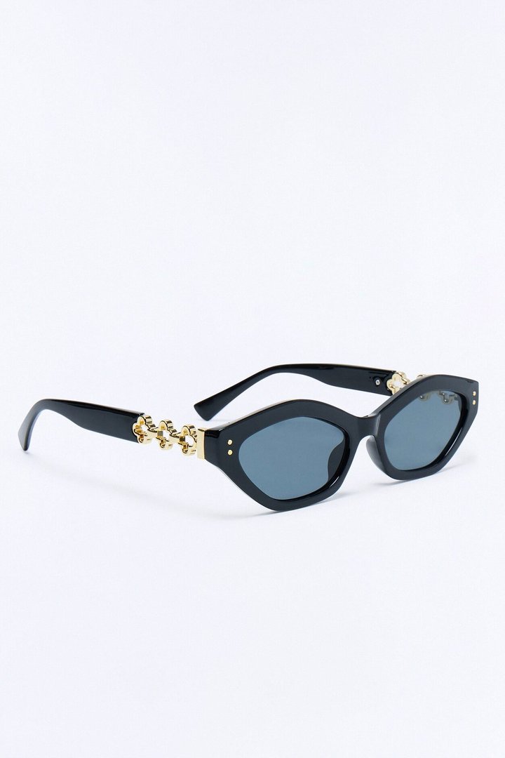 Classy Act Cat Eye Sunglasses - Black